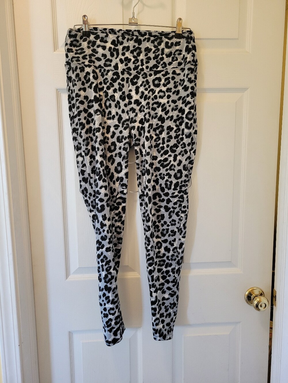 Womens Sz. XL Leopard Print Leggings
